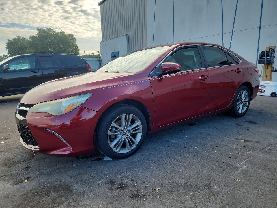 57233476 :رقم المزاد ، 4T1BF1FK3HU641875 vin ، 2017 Toyota Camry مزاد بيع