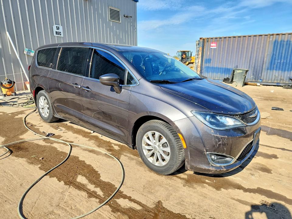Продажа на аукционе авто 2018 Chrysler Pacifica, vin: 2C4RC1FGXJR115690, номер лота: 55888366