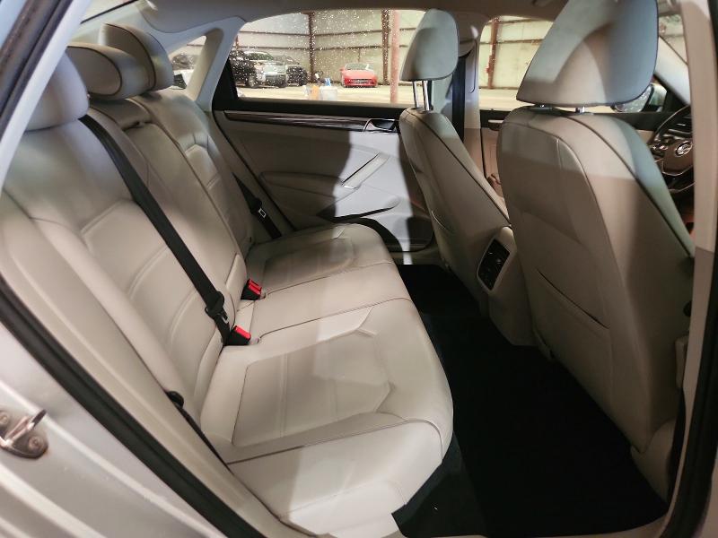 58406176 :رقم المزاد ، 1VWBA7A34JC047231 vin ، 2018 Volkswagen Passat مزاد بيع