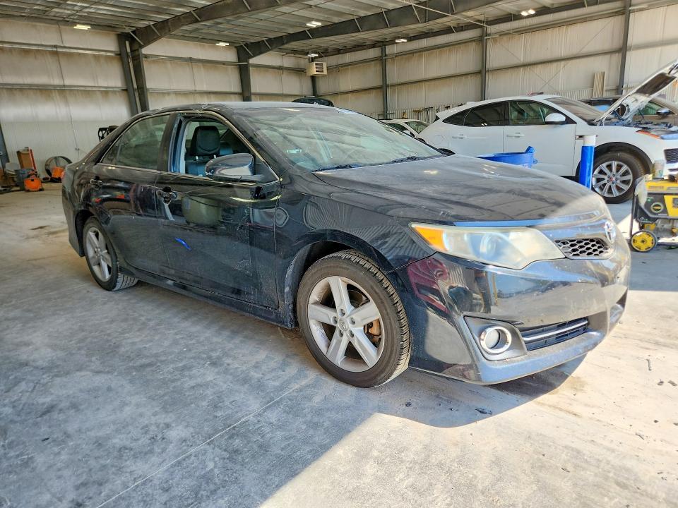58444756 :رقم المزاد ، 4T1BF1FK4DU670991 vin ، 2013 Toyota Camry مزاد بيع