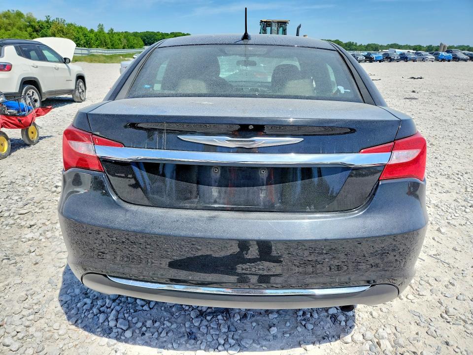 55492356 :رقم المزاد ، 1C3BC1FB7BN625164 vin ، 2011 Chrysler 200 مزاد بيع