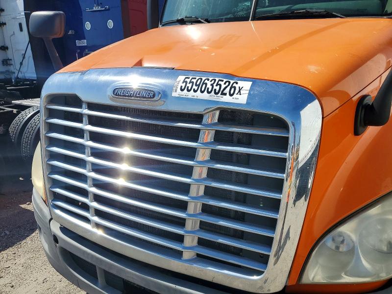 55963526 :رقم المزاد ، 1FUJGLDR8CLBR2048 vin ، 2012 Freightliner Cascadia 125 مزاد بيع