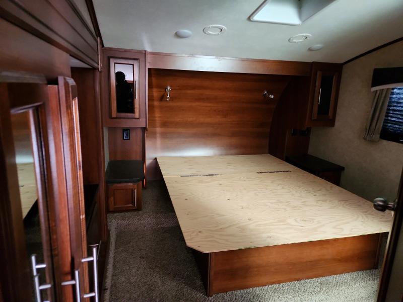 Продаж на аукціоні авто 2018 Jay Rv Trailer, vin: 1UJCJ0BP8J1P90132, номер лоту: 56692006
