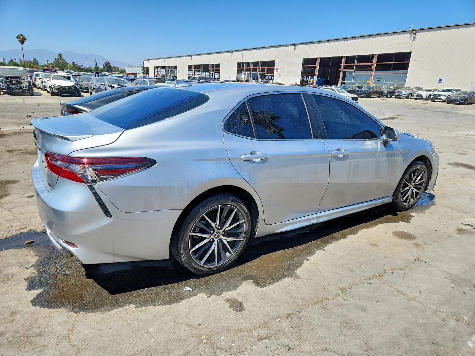 Auction sale of the 2022 Toyota Camry, vin: 4T1G11AK9NU697598, lot number: 57961666