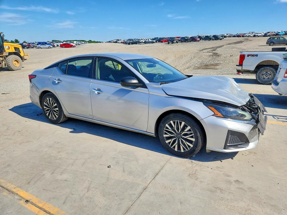 56108226 :رقم المزاد ، 1N4BL4DV7RN392557 vin ، 2024 Nissan Altima مزاد بيع
