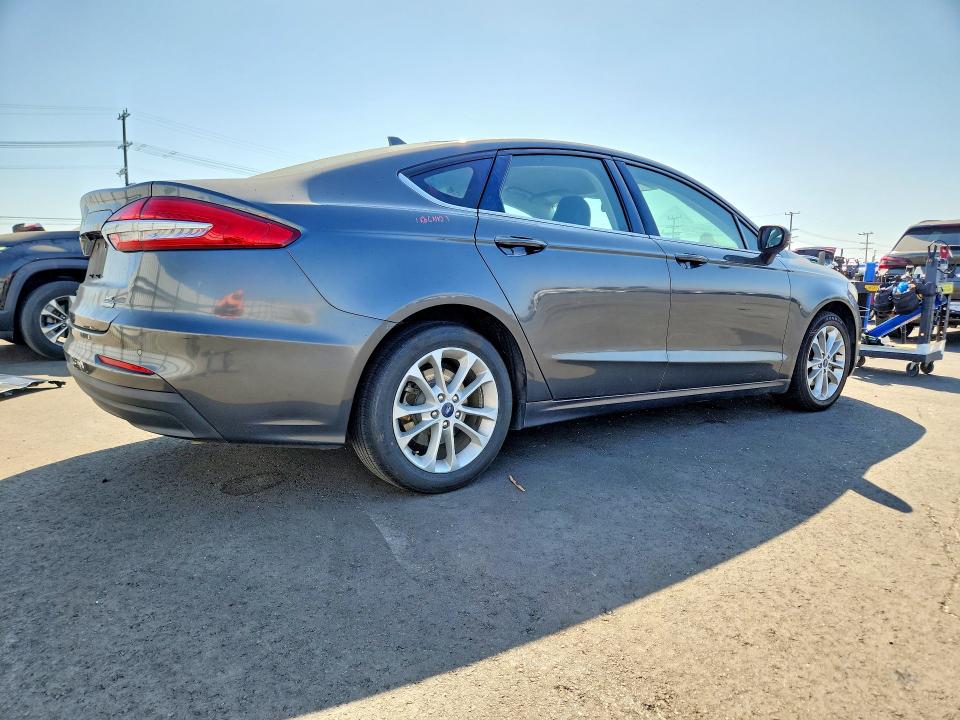 56412806 :رقم المزاد ، 3FA6P0LU4LR267348 vin ، 2020 Ford Fusion مزاد بيع
