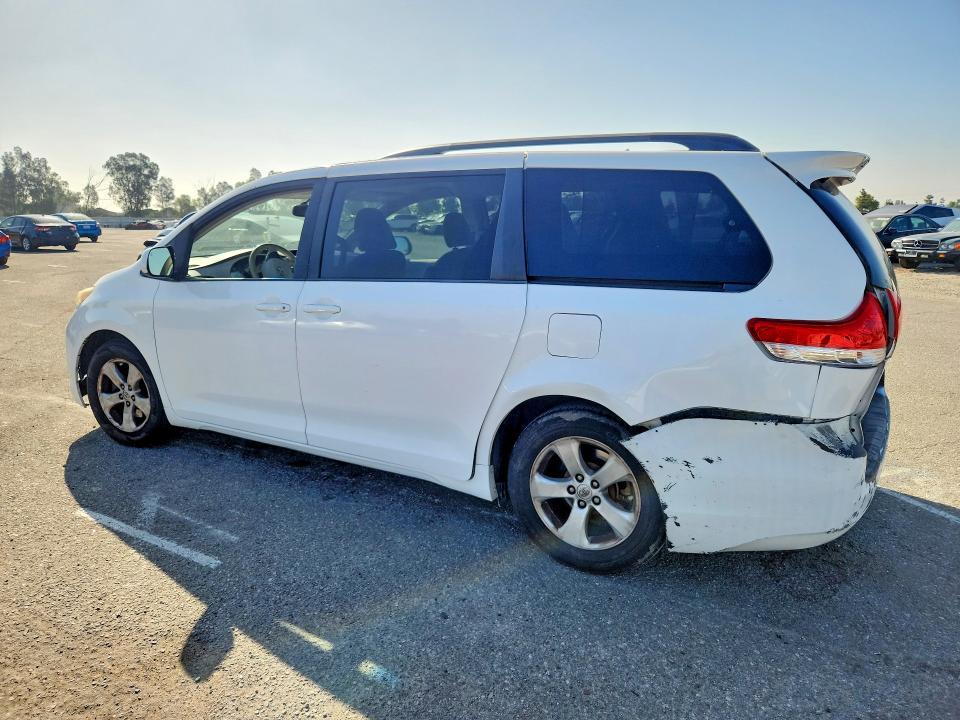 56645686 :رقم المزاد ، 5TDKK3DC0DS342981 vin ، 2013 Toyota Sienna مزاد بيع