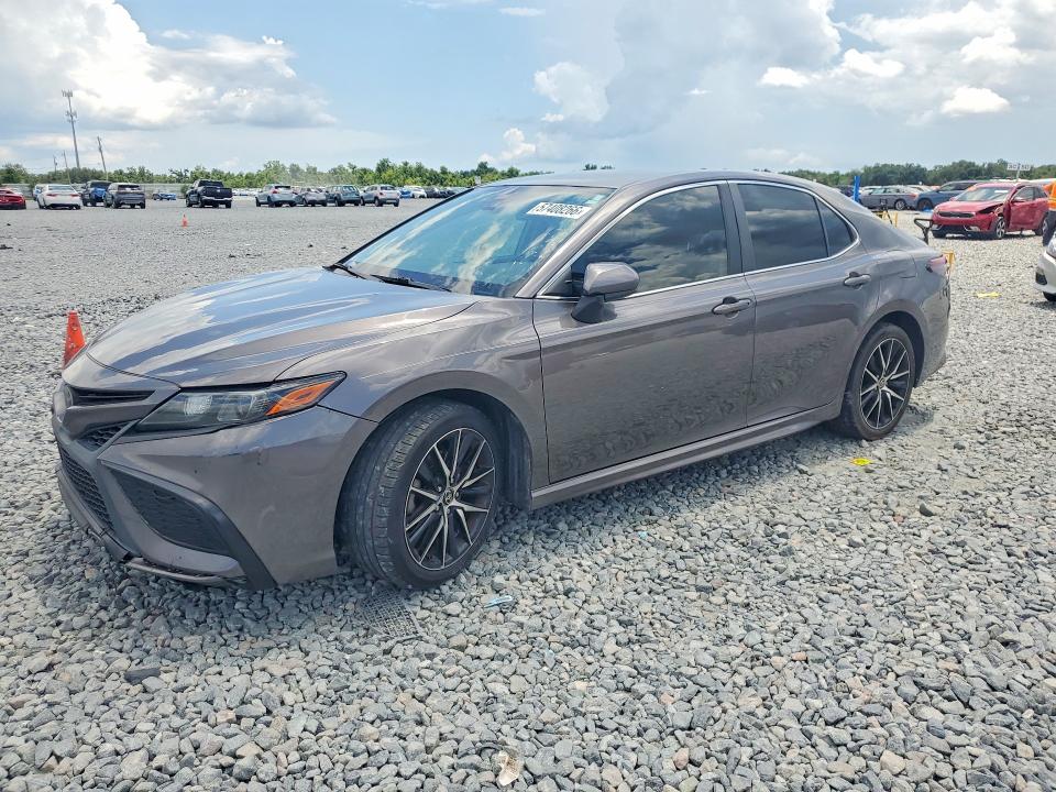 57408266 :رقم المزاد ، 4T1G11AK3MU560185 vin ، 2021 Toyota Camry مزاد بيع