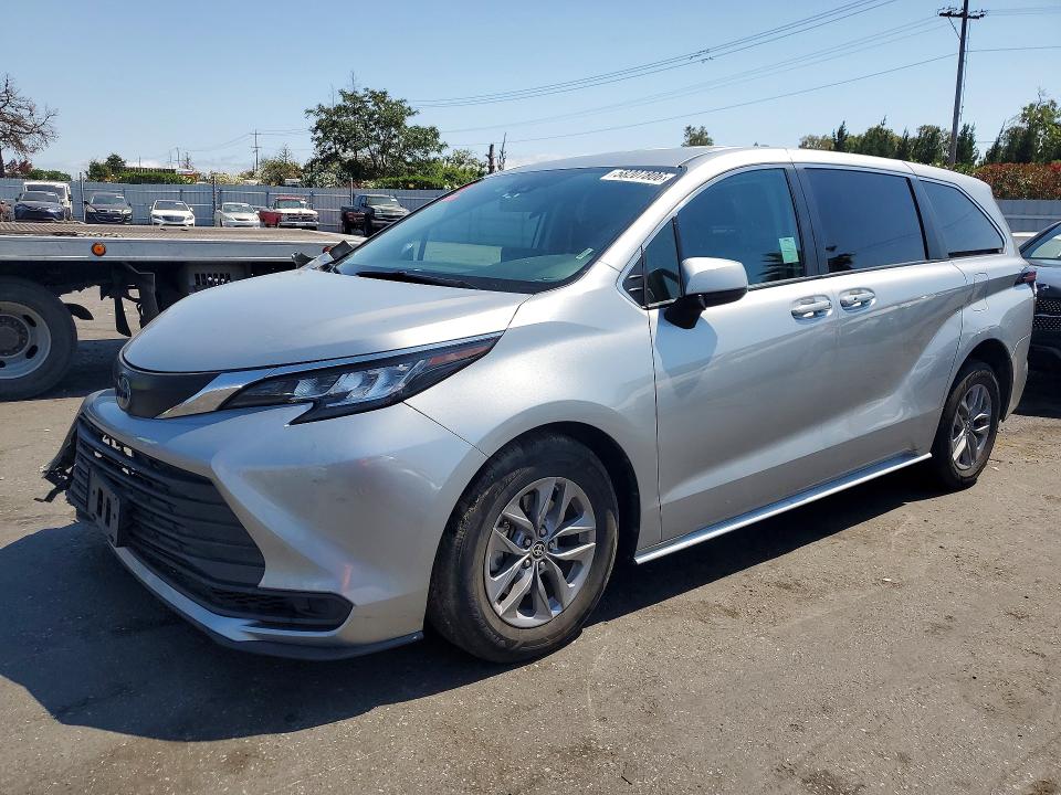 2022 Toyota Sienna მანქანა იყიდება აუქციონზე, vin: 5TDKRKEC6NS100704, აუქციონის ნომერი: 58207806