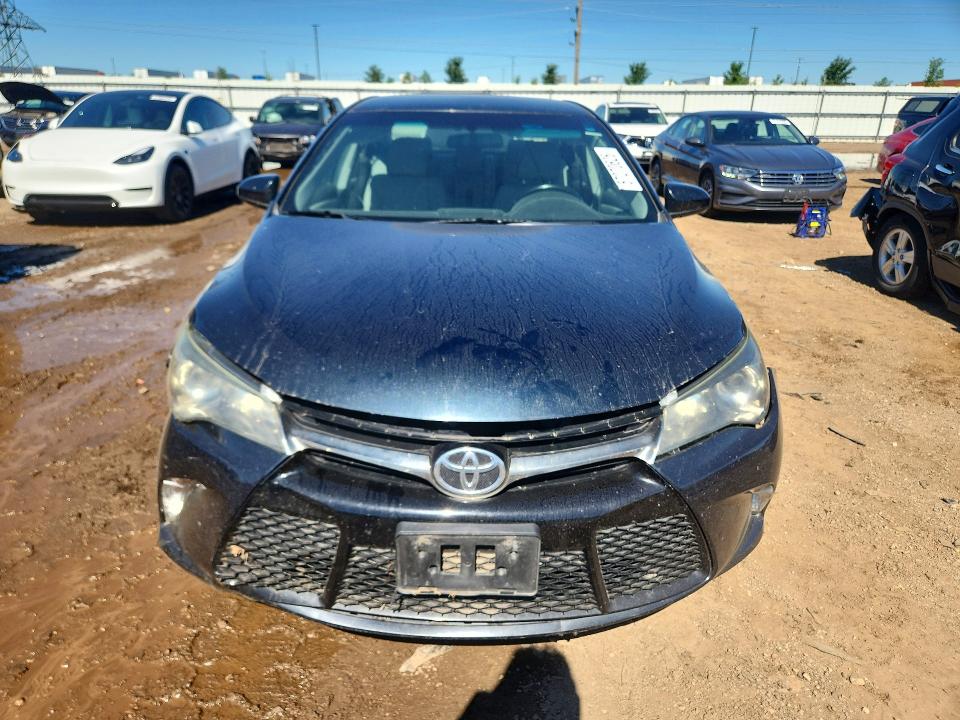 57270626 :رقم المزاد ، 4T1BF1FK9FU067084 vin ، 2015 Toyota Camry مزاد بيع
