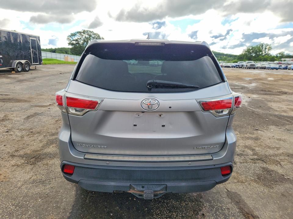 57530866 :رقم المزاد ، 5TDDKRFH0FS118830 vin ، 2015 Toyota Highlander مزاد بيع