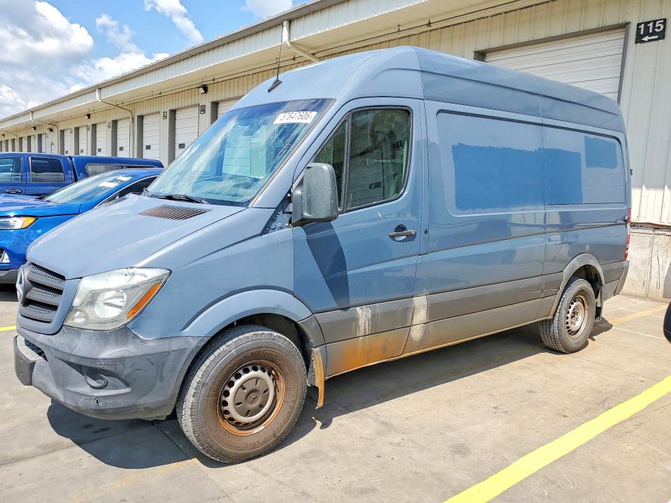 57647606 :رقم المزاد ، WD3PE7CD2JP623436 vin ، 2018 Mercedes-benz Sprinter مزاد بيع