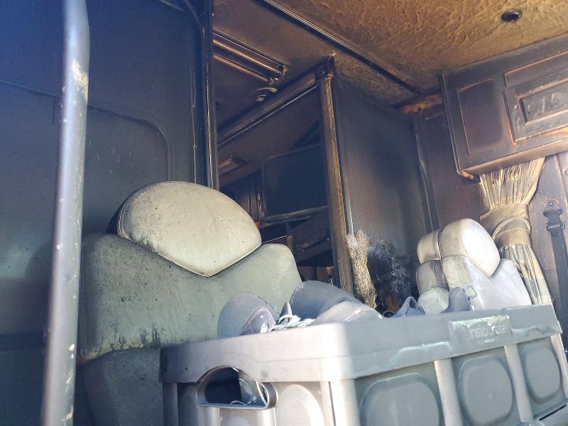55189956 :رقم المزاد ، 5B4NR97BX44700037 vin ، 2004 Workhorse Custom Chassis Motorhome Chassis مزاد بيع