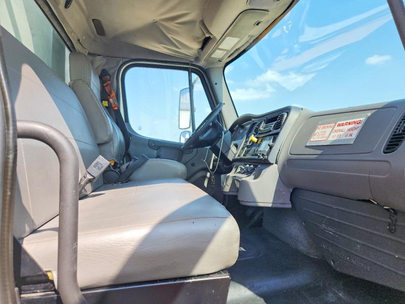 57187166 :رقم المزاد ، 1FVACXDT5CDBE8931 vin ، 2012 Freightliner M2 مزاد بيع