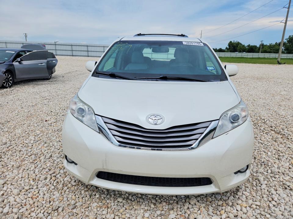 58261746 :رقم المزاد ، 5TDDZ3DC9HS169827 vin ، 2017 Toyota Sienna مزاد بيع