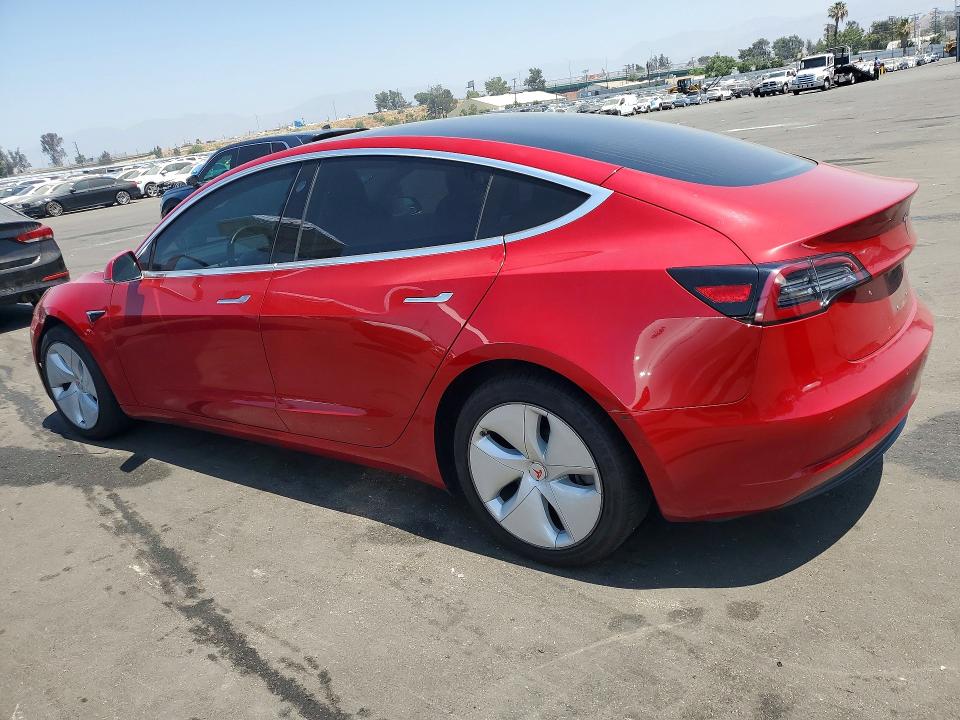 55472116 :رقم المزاد ، 5YJ3E1EB9JF104679 vin ، 2018 Tesla Model 3 مزاد بيع