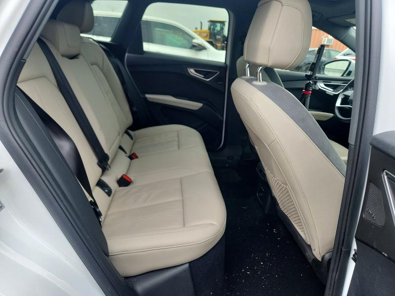 55569366 :رقم المزاد ، WA1H2BFZ5NP030408 vin ، 2022 Audi Q4 E-tron مزاد بيع