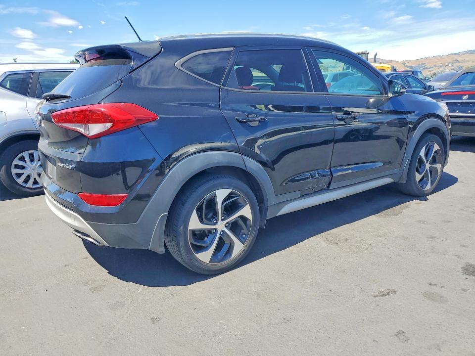 56892366 :رقم المزاد ، KM8J33A28HU390696 vin ، 2017 Hyundai Tucson مزاد بيع