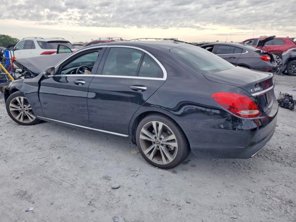 55811836 :رقم المزاد ، 55SWF4JB2HU219912 vin ، 2017 Mercedes-benz C مزاد بيع
