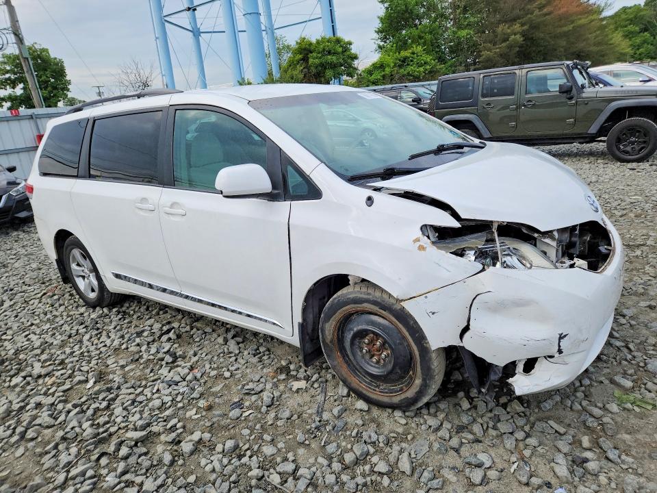 2011 Toyota Sienna Fwd W/7-passe მანქანა იყიდება აუქციონზე, vin: 5TDKK3DC2BS170952, აუქციონის ნომერი: 56671966