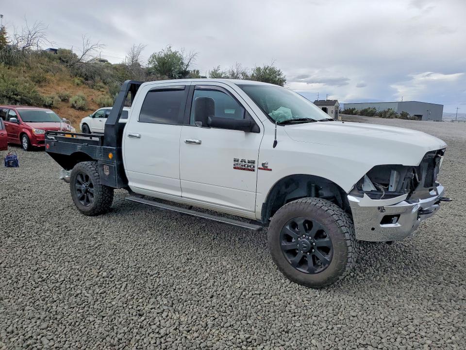 56603226 :رقم المزاد ، 3C6UR5DL1FG638553 vin ، 2015 Ram 2500 مزاد بيع