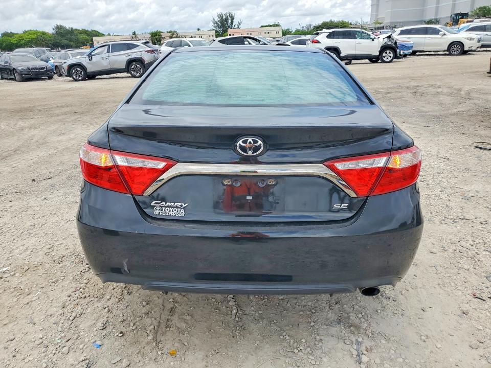 56939986 :رقم المزاد ، 4T1BF1FK5FU106334 vin ، 2015 Toyota Camry مزاد بيع