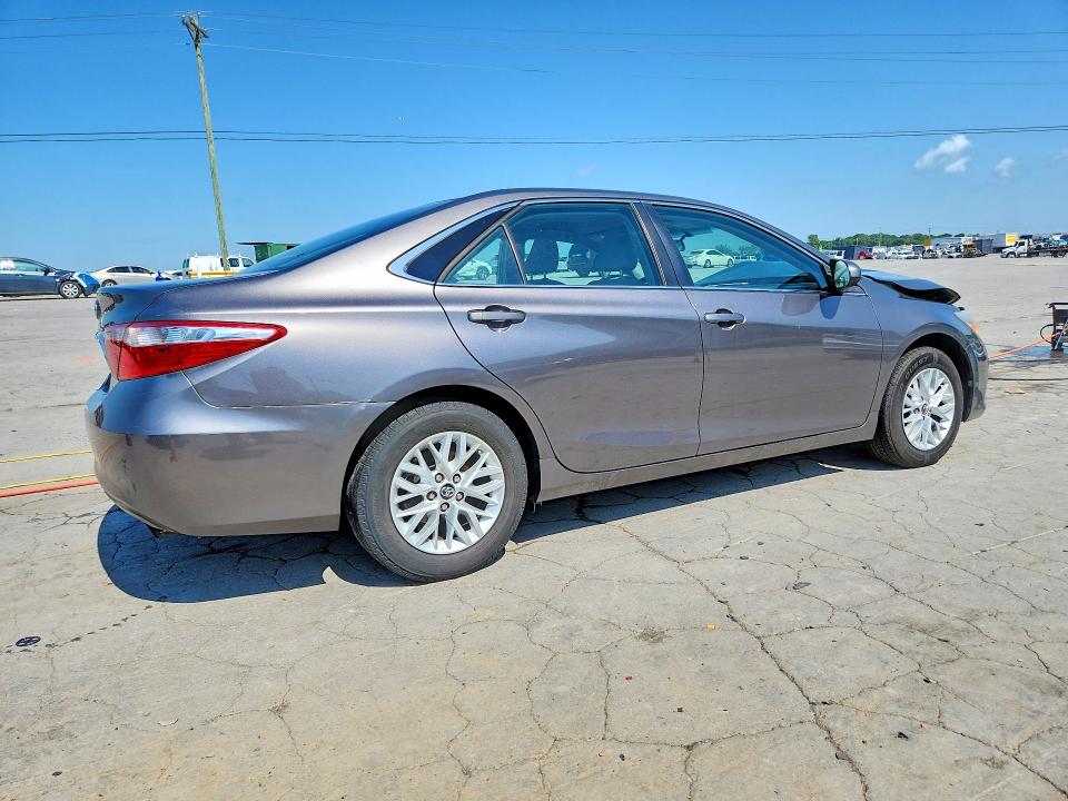 56777086 :رقم المزاد ، 4T1BF1FK7HU353583 vin ، 2017 Toyota Camry مزاد بيع