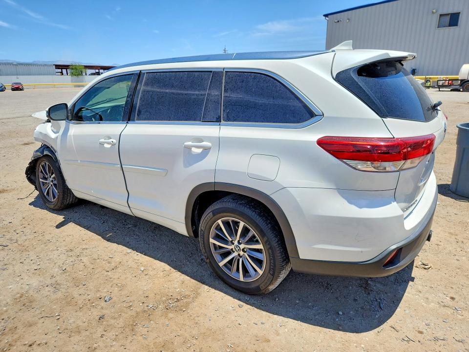 2018 Toyota Highlander მანქანა იყიდება აუქციონზე, vin: 5TDKZRFH3JS544474, აუქციონის ნომერი: 56475696