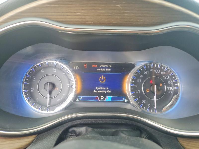 58381446 :رقم المزاد ، 1C3CCCCG5FN581557 vin ، 2015 Chrysler 200 مزاد بيع