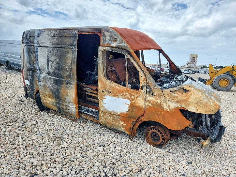 49458166 :رقم المزاد ، W1Y4DBHY6MT078827 vin ، 2021 Mercedes-benz Sprinter مزاد بيع