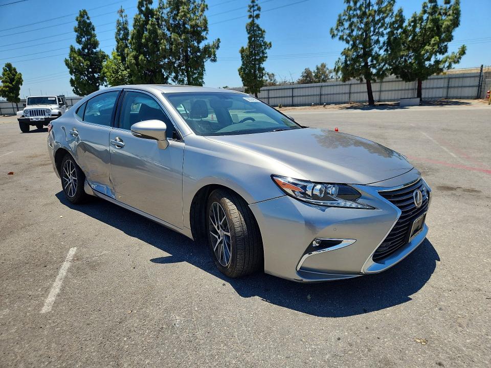 56894886 :رقم المزاد ، 58ABK1GG5GU031599 vin ، 2016 Lexus Es مزاد بيع
