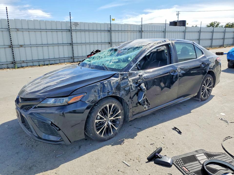 59234116 :رقم المزاد ، 4T1G11AK5NU707043 vin ، 2022 Toyota Camry مزاد بيع