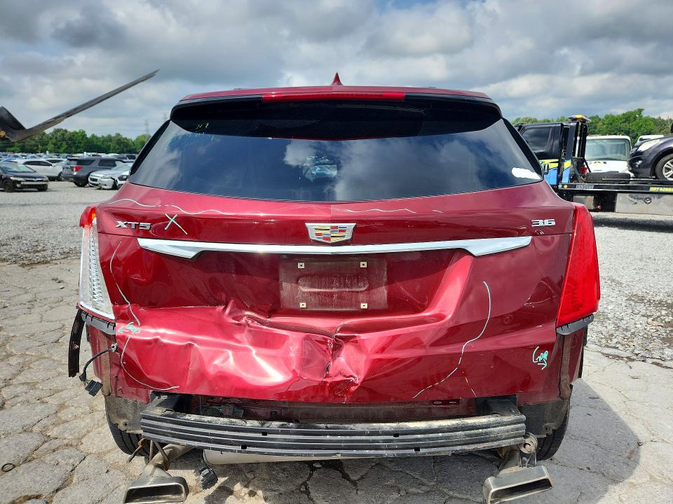 54142646 :رقم المزاد ، 1GYKNBRS7HZ302560 vin ، 2017 Cadillac Xt5 مزاد بيع
