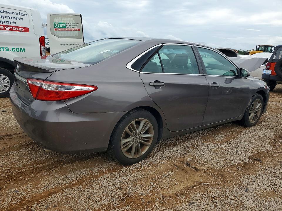 57051346 :رقم المزاد ، 4T1BF1FK0FU057043 vin ، 2015 Toyota Camry مزاد بيع