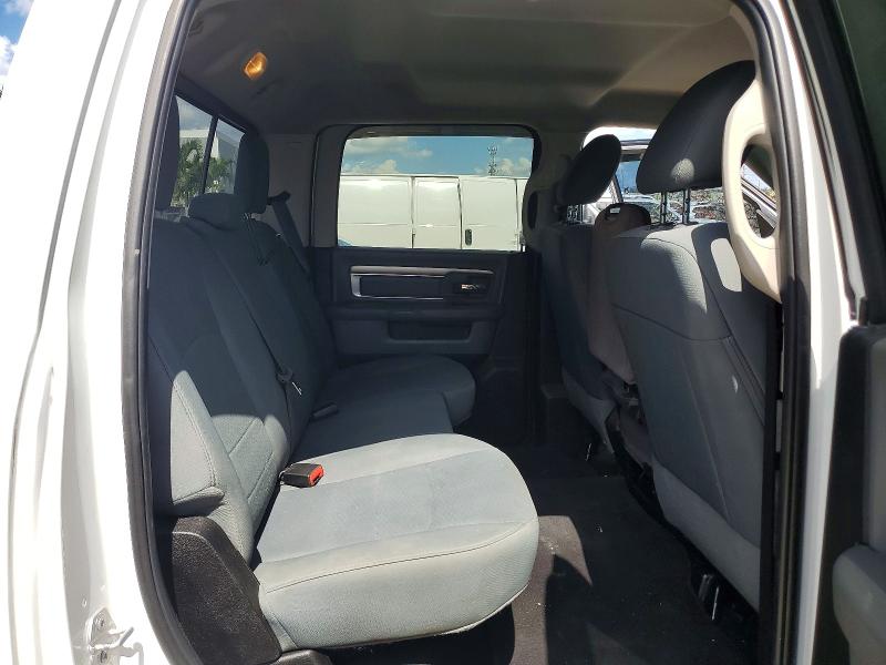 73340985 :رقم المزاد ، 3C6UR5DLXJG398282 vin ، 2018 Ram 2500 مزاد بيع