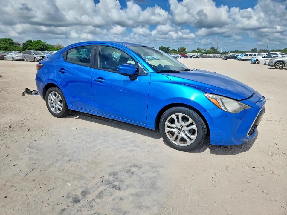 56833606 :رقم المزاد ، 3MYDLBYV9JY305140 vin ، 2018 Toyota Yaris Ia مزاد بيع