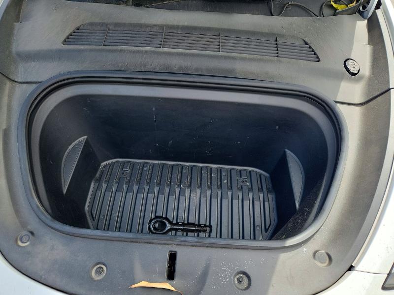 Auction sale of the 2022 Tesla Model Y, vin: 7SAYGDEE8NF327641, lot number: 85992505