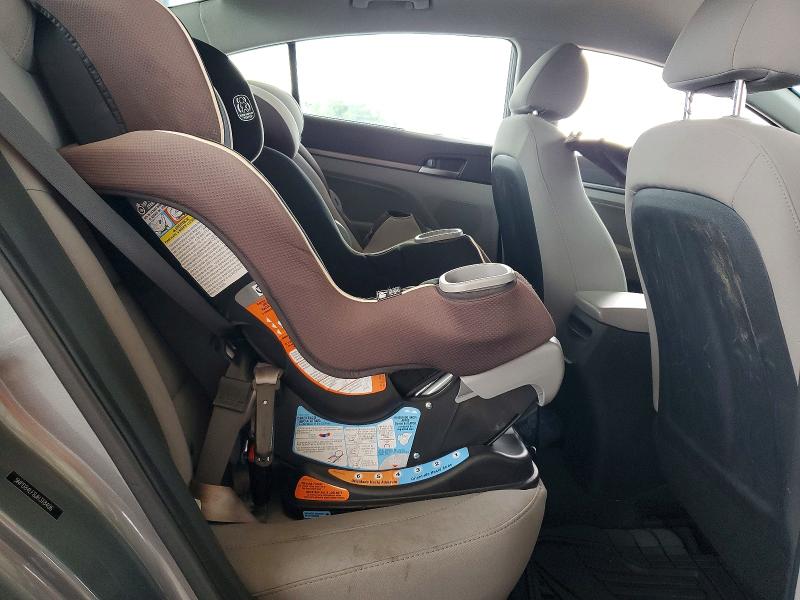 58568276 :رقم المزاد ، 5NPD84LF8JH318406 vin ، 2018 Hyundai Elantra مزاد بيع