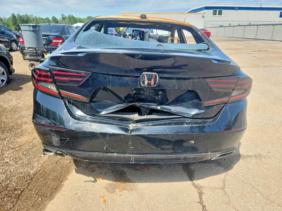 55288796 :رقم المزاد ، 1HGCV1F32JA801158 vin ، 2018 Honda Accord مزاد بيع