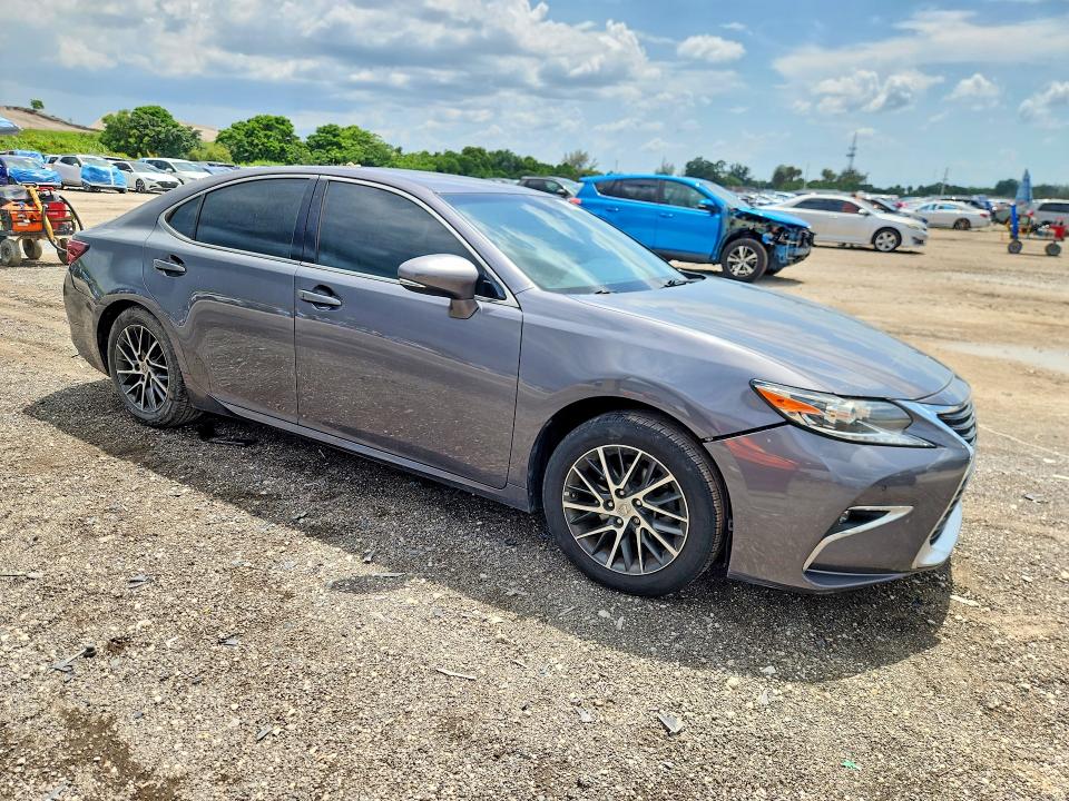 57811676 :رقم المزاد ، 58ABK1GG4HU050288 vin ، 2017 Lexus Es مزاد بيع