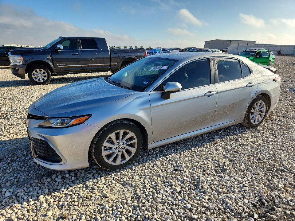 57576876 :رقم المزاد ، 4T1C11AK1MU459130 vin ، 2021 Toyota Camry مزاد بيع