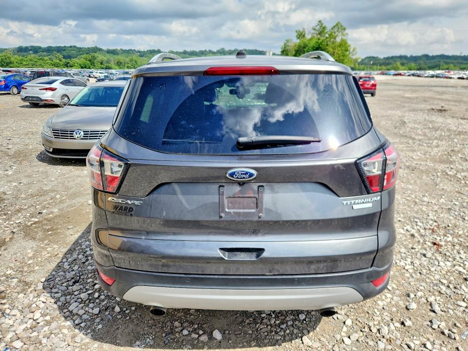 56497636 :رقم المزاد ، 1FMCU0J99HUC13561 vin ، 2017 Ford Escape مزاد بيع