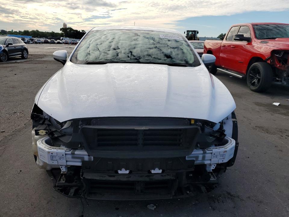 58060776 :رقم المزاد ، 3FA6P0H72JR277988 vin ، 2018 Ford Fusion مزاد بيع