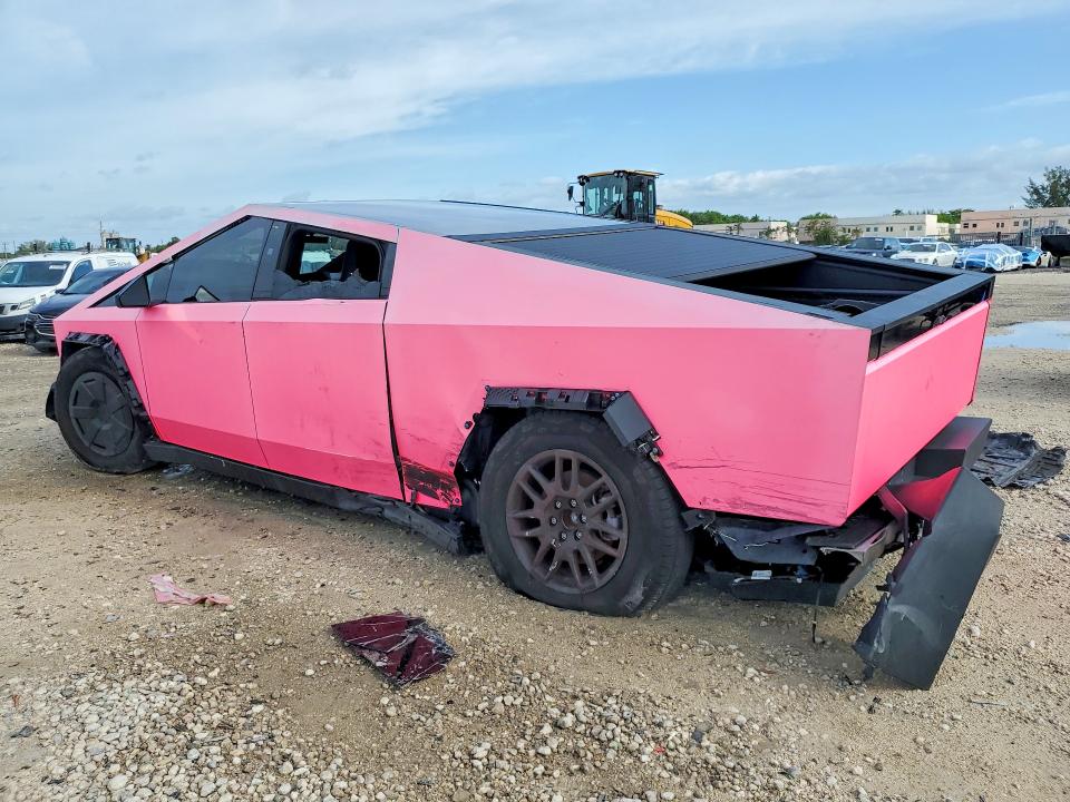 53913956 :رقم المزاد ، 7G2CEHED2RA034183 vin ، 2024 Tesla Cybertruck مزاد بيع