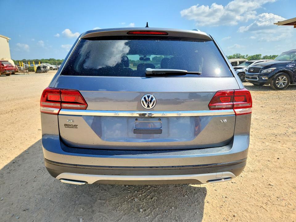 59314806 :رقم المزاد ، 1V2CR2CA8JC571849 vin ، 2018 Volkswagen Atlas مزاد بيع
