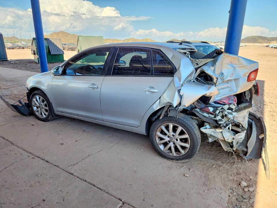 57222156 :رقم المزاد ، 3VWAX7AJ1AM101866 vin ، 2010 Volkswagen Jetta مزاد بيع