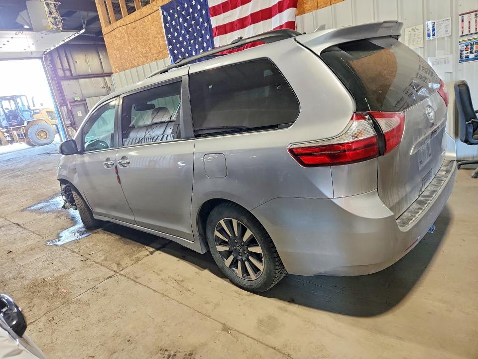 55655906 :رقم المزاد ، 5TDDZ3DC2JS201880 vin ، 2018 Toyota Sienna مزاد بيع