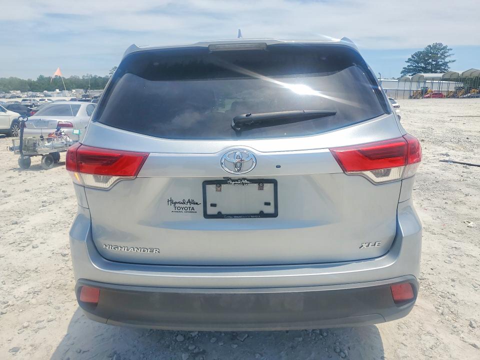 55888676 :رقم المزاد ، 5TDKZRFH4KS571040 vin ، 2019 Toyota Highlander مزاد بيع