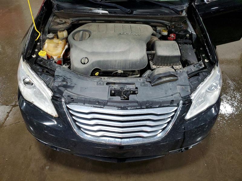 56775586 :رقم المزاد ، 1C3BC2FG0BN623581 vin ، 2011 Chrysler 200 مزاد بيع