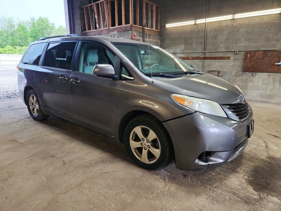 2011 Toyota Sienna მანქანა იყიდება აუქციონზე, vin: 5TDKK3DC8BS142556, აუქციონის ნომერი: 57638356